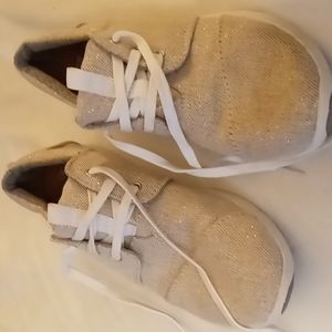 Ladies TOMS lace up canvas sneakers. Size 7. Brand new. Never worn.Natural color